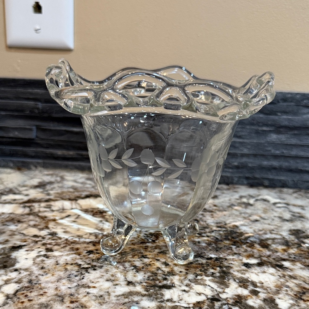 Elegant Clear Glass Vase with Floral Design